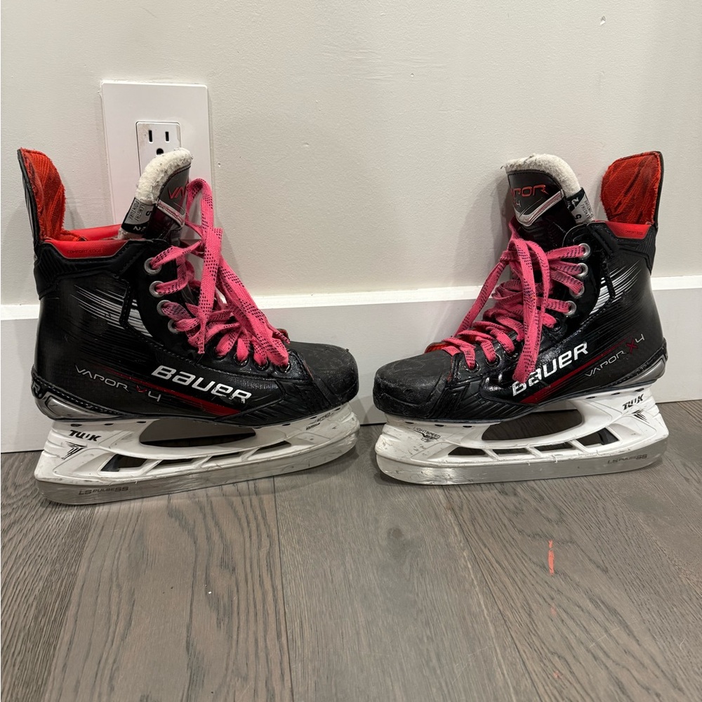 Bauer Vapor X4 Hockey Skates with Pink Laces